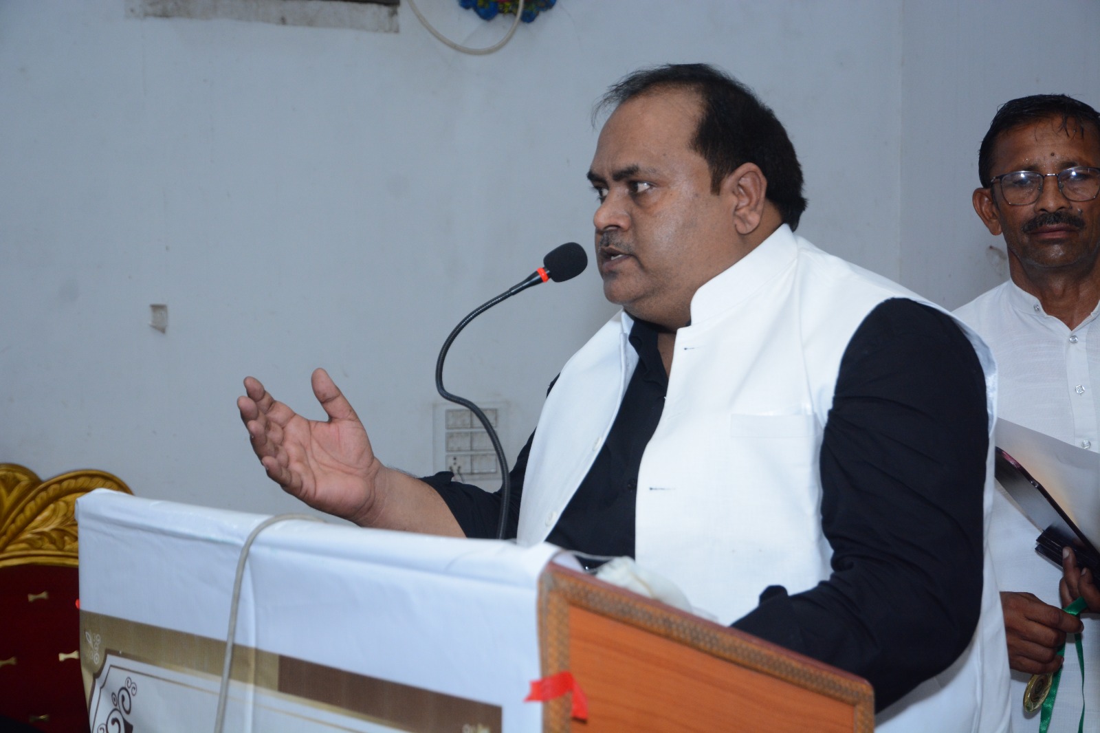 मेरिट अवार्ड: एक ख़ूबसूरत तालीमी रिवायत: डॉ तनवीर गौहर